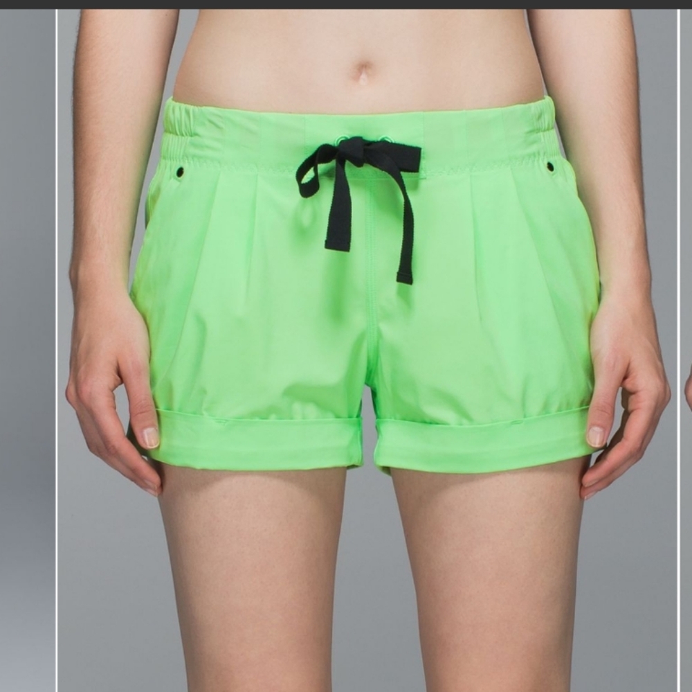 Lululemon spring brake away shorts color pistachio size 6
